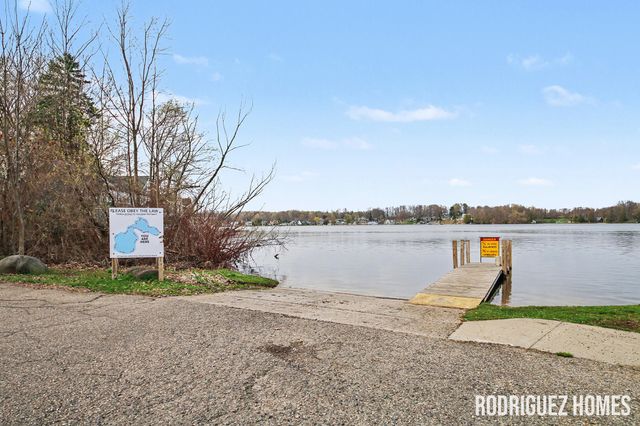 433 Dolphin Street, Caledonia, MI 49316