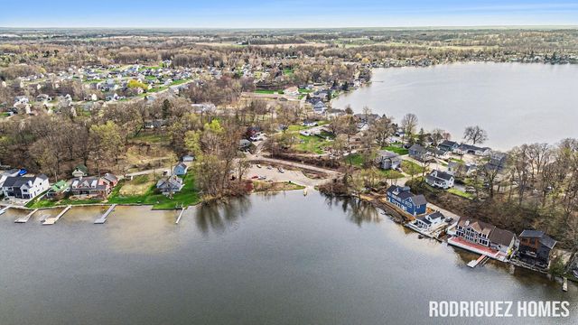 433 Dolphin Street, Caledonia, MI 49316