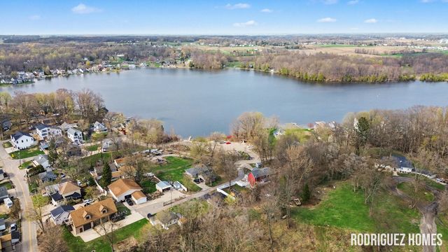 433 Dolphin Street, Caledonia, MI 49316