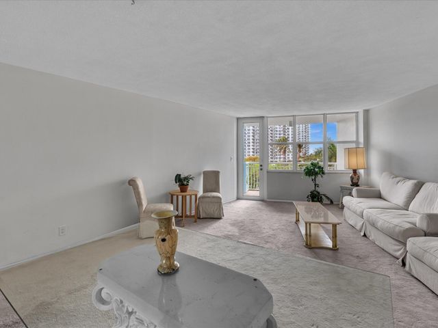 301 N Ocean Boulevard 407, Pompano Beach, FL 33062