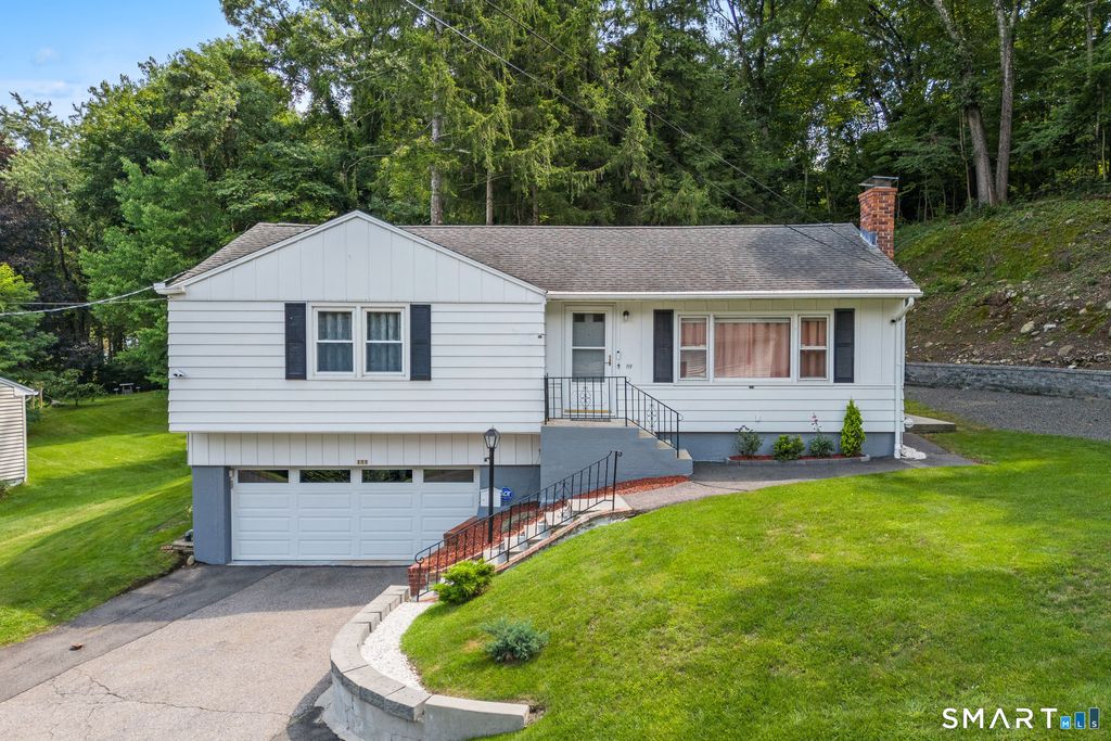 111 Juniper Ridge Drive, Waterbury, CT 06708