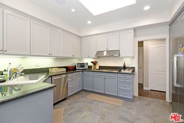 718 Palisades Drive, Pacific Palisades (los Angeles), CA 90272