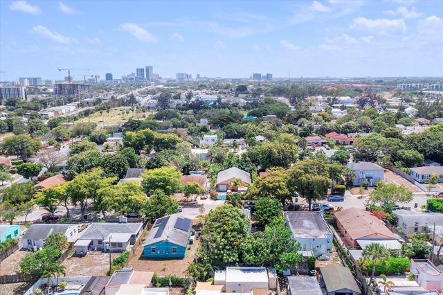 815 30th Court, West Palm Beach, FL 33407