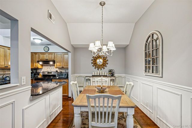 4 Southgate Circle, Massapequa Park, NY 11762