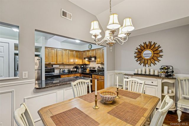 4 Southgate Circle, Massapequa Park, NY 11762