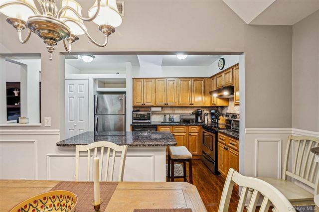 4 Southgate Circle, Massapequa Park, NY 11762