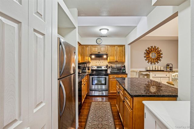 4 Southgate Circle, Massapequa Park, NY 11762