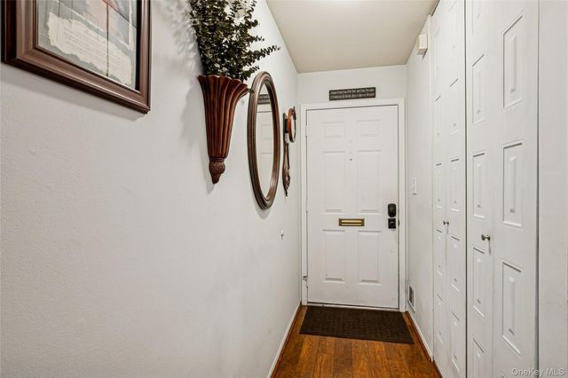 4 Southgate Circle, Massapequa Park, NY 11762