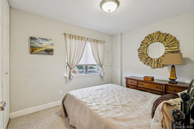 4 Southgate Circle, Massapequa Park, NY 11762