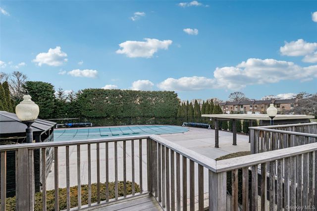 4 Southgate Circle, Massapequa Park, NY 11762