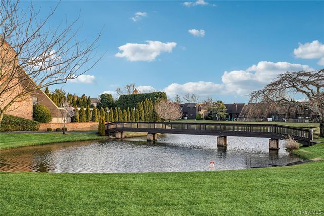 4 Southgate Circle, Massapequa Park, NY 11762