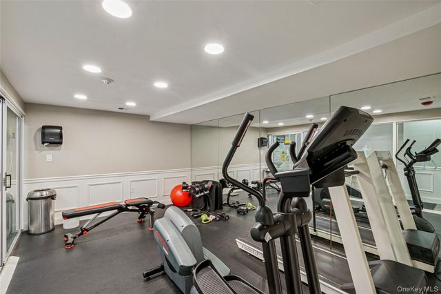 4 Southgate Circle, Massapequa Park, NY 11762