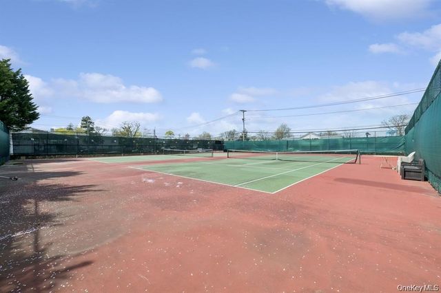 4 Southgate Circle, Massapequa Park, NY 11762