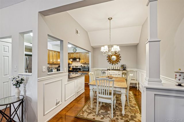 4 Southgate Circle, Massapequa Park, NY 11762