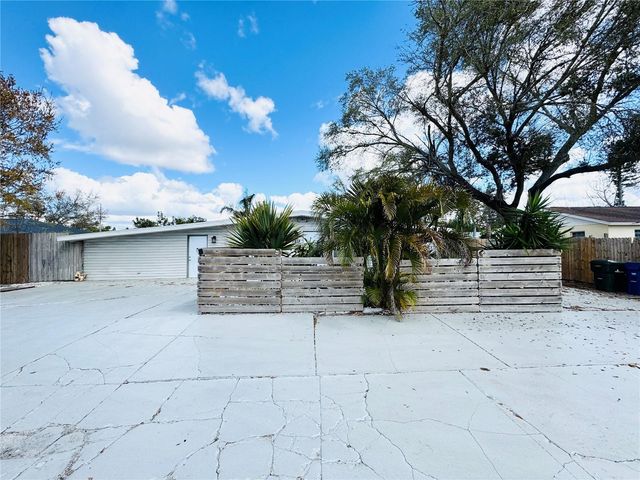 3913 S SHADE AVENUE, Sarasota, FL 34231
