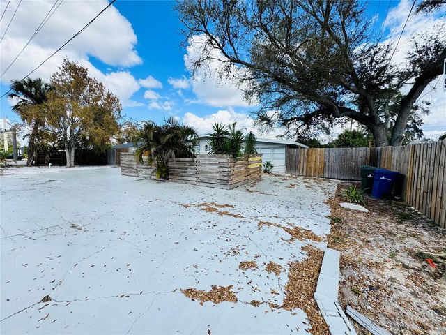 3913 S SHADE AVENUE, Sarasota, FL 34231