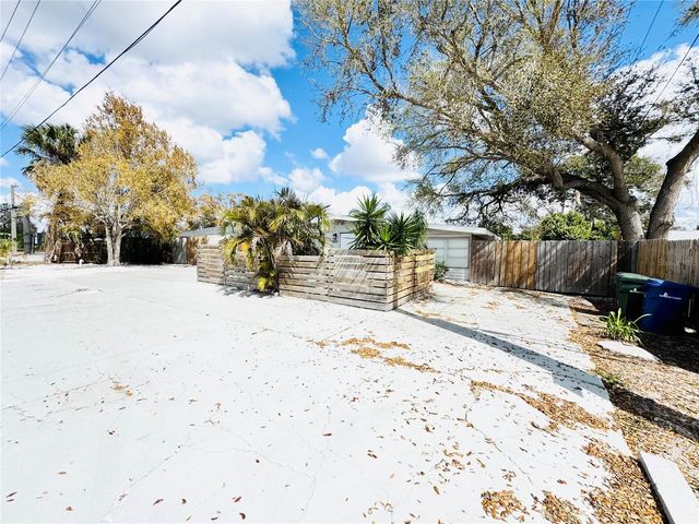 3913 S SHADE AVENUE, Sarasota, FL 34231