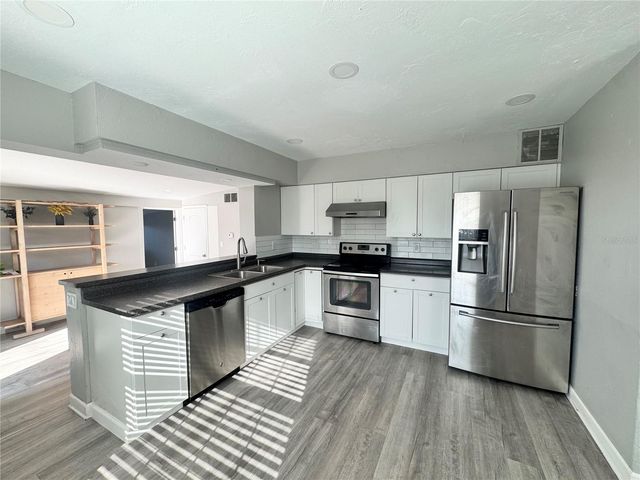 3913 S SHADE AVENUE, Sarasota, FL 34231