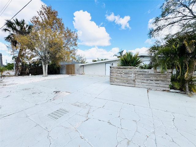 3913 S SHADE AVENUE, Sarasota, FL 34231