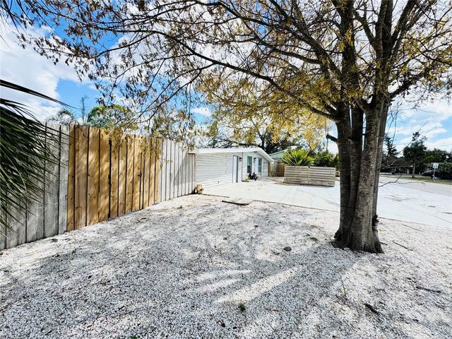 3913 S SHADE AVENUE, Sarasota, FL 34231