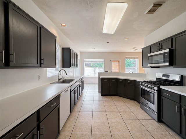 3015 Signal Hill Drive, Friendswood, TX 77546