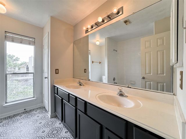 3015 Signal Hill Drive, Friendswood, TX 77546