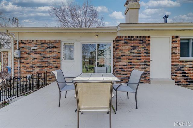 323 Chipley Circle, Ballwin, MO 63011