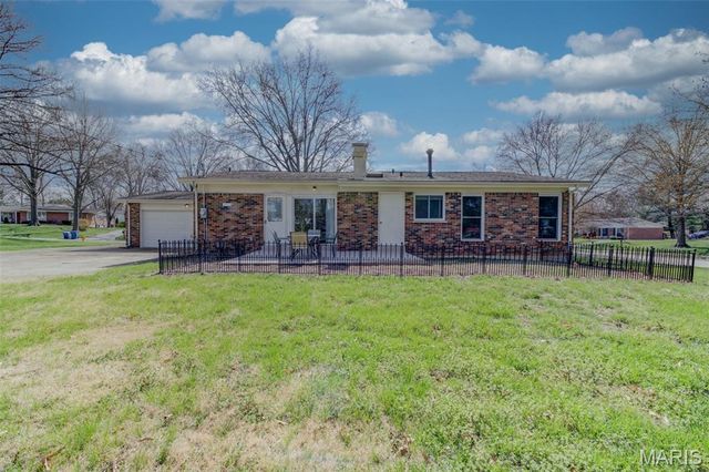 323 Chipley Circle, Ballwin, MO 63011