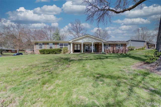 323 Chipley Circle, Ballwin, MO 63011