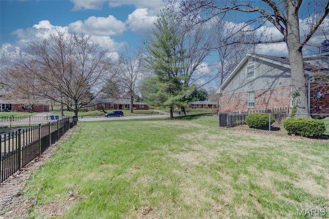 323 Chipley Circle, Ballwin, MO 63011