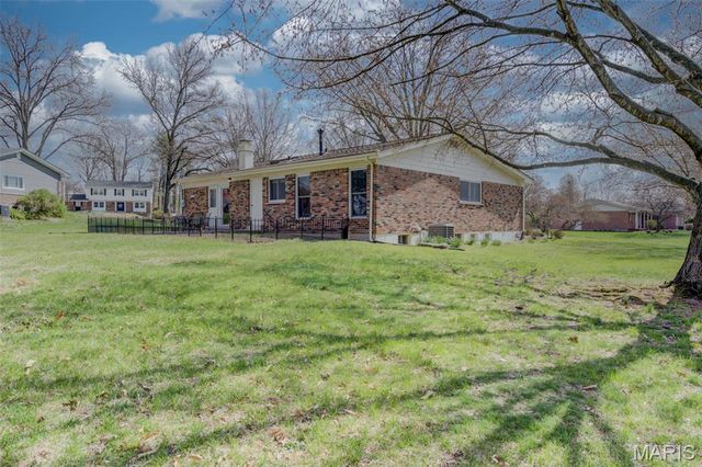 323 Chipley Circle, Ballwin, MO 63011