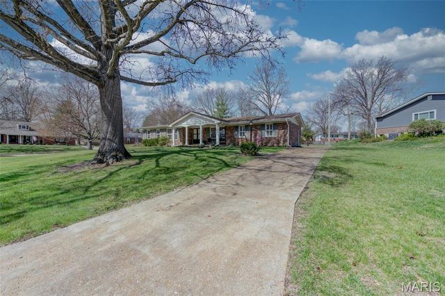 323 Chipley Circle, Ballwin, MO 63011