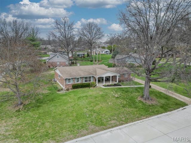 323 Chipley Circle, Ballwin, MO 63011