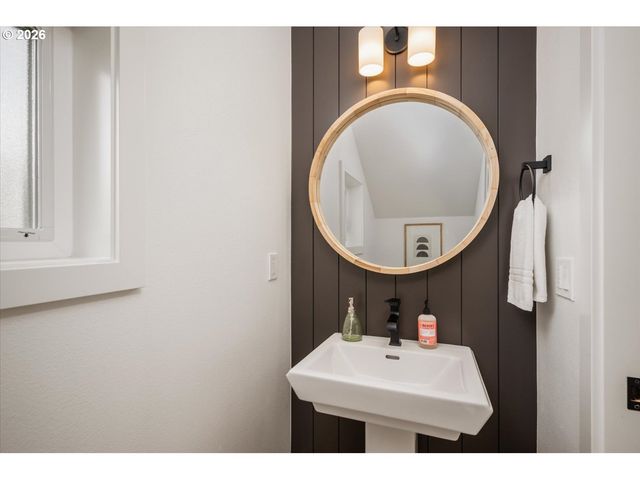 7305 N Willamette Blvd, Portland, OR 97203