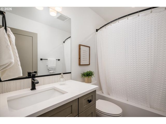 7305 N Willamette Blvd, Portland, OR 97203