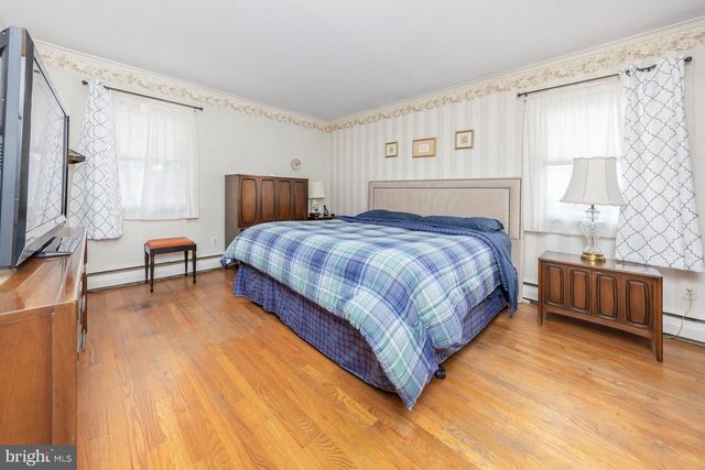 301 BEECH AVE, Woodbury Heights, NJ 08097