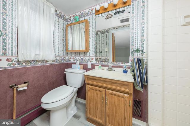 301 BEECH AVE, Woodbury Heights, NJ 08097