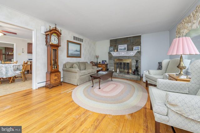 301 BEECH AVE, Woodbury Heights, NJ 08097