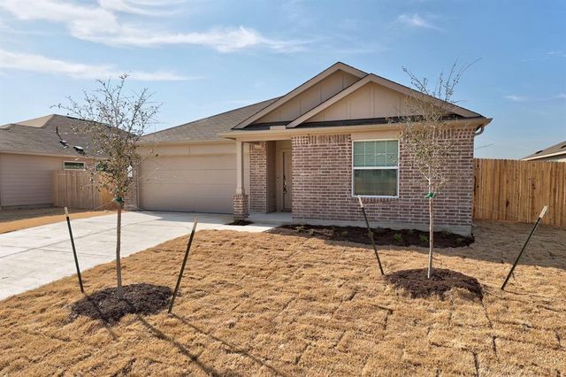 303 Chickasaw LN, Hutto, TX 78634