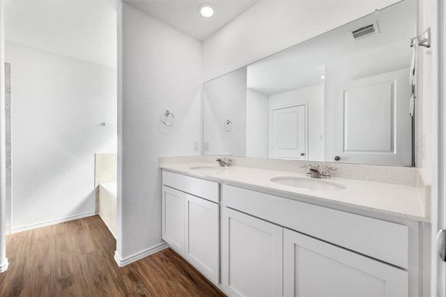 303 Chickasaw LN, Hutto, TX 78634