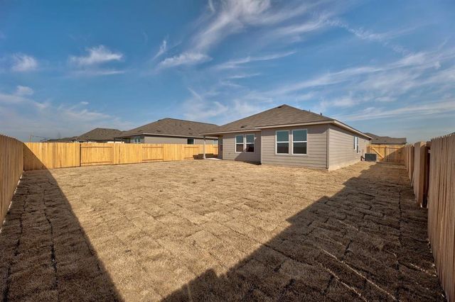 303 Chickasaw LN, Hutto, TX 78634