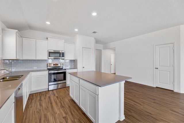 303 Chickasaw LN, Hutto, TX 78634