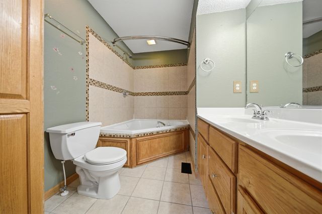 1942 S Chateau St, Wichita, KS 67207