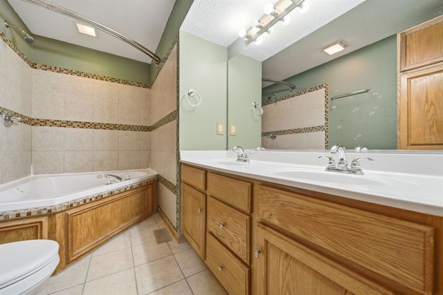 1942 S Chateau St, Wichita, KS 67207