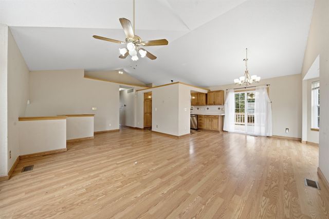 1942 S Chateau St, Wichita, KS 67207