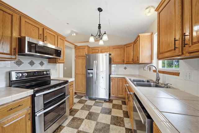 1942 S Chateau St, Wichita, KS 67207