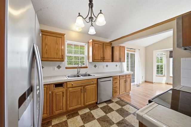 1942 S Chateau St, Wichita, KS 67207