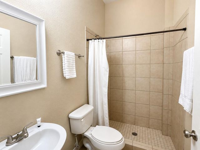 1813 Avenue A, Dickinson, TX 77539