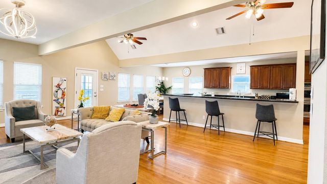 1813 Avenue A, Dickinson, TX 77539