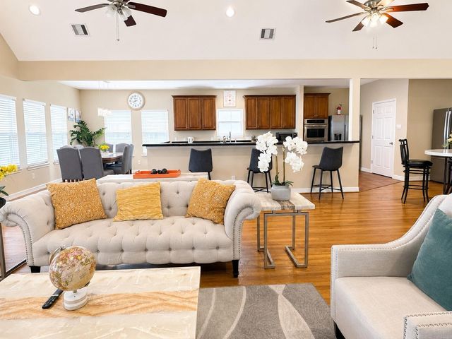 1813 Avenue A, Dickinson, TX 77539